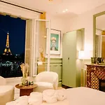 2P Studio - Eiffel Tower View - Romantic Suite-A-C