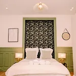 2P Studio - Eiffel Tower View - Romantic Suite-A-C